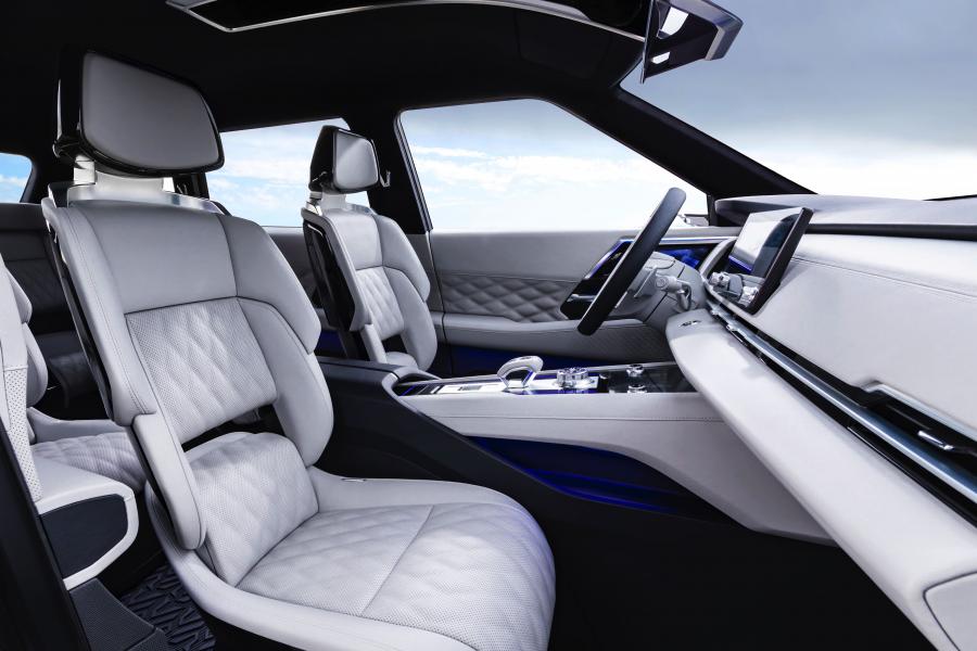 Интерьер Mitsubishi Engelberg Tourer 2019 года  (фото 21 из 38)